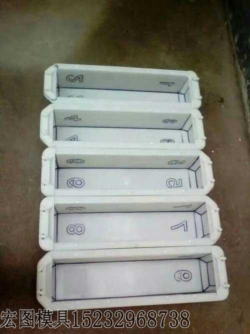 預(yù)制混凝土標志樁模具